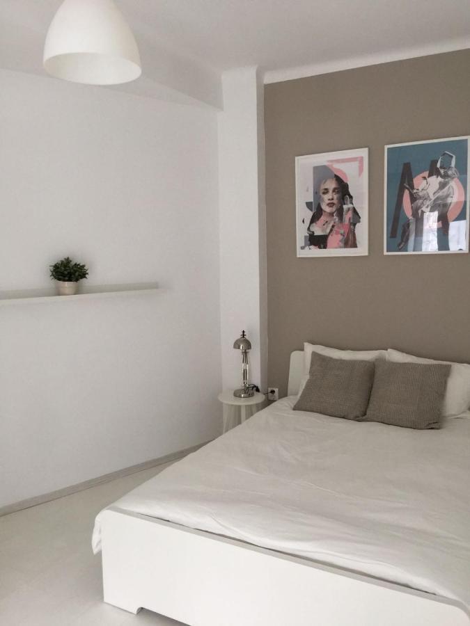 Superb Apartment In Center Бухарест Экстерьер фото